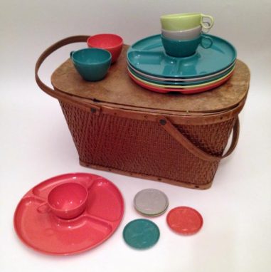 Kilgore Shel-Glo dish set